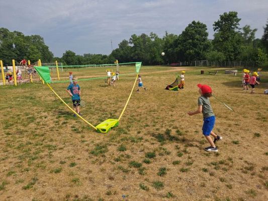 Grafika #23: 21.06.2023 Powitanie lata - Piknik na stadionie sportowym w Charbrowie