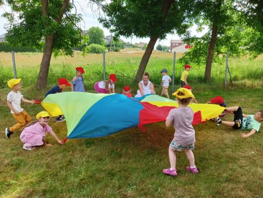 Grafika #33: 21.06.2023 Powitanie lata - Piknik na stadionie sportowym w Charbrowie