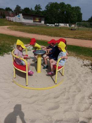 Grafika #40: 21.06.2023 Powitanie lata - Piknik na stadionie sportowym w Charbrowie