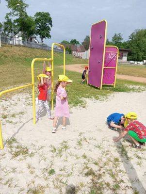 Grafika #43: 21.06.2023 Powitanie lata - Piknik na stadionie sportowym w Charbrowie