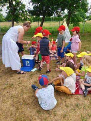 Grafika #50: 21.06.2023 Powitanie lata - Piknik na stadionie sportowym w Charbrowie