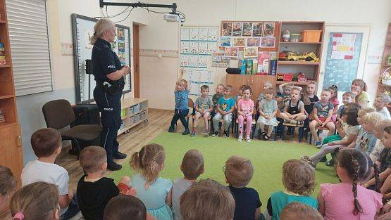 Grafika #2: 15.06.2023 Spotkanie z policjantką nt. " Bezpieczne wakacje"