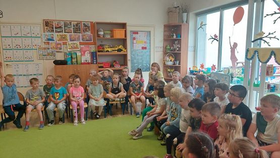 Grafika #3: 15.06.2023 Spotkanie z policjantką nt. " Bezpieczne wakacje"