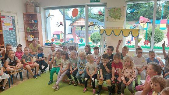 Grafika #4: 15.06.2023 Spotkanie z policjantką nt. " Bezpieczne wakacje"