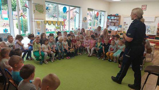 Grafika #8: 15.06.2023 Spotkanie z policjantką nt. " Bezpieczne wakacje"