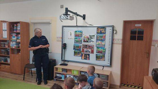 Grafika #10: 15.06.2023 Spotkanie z policjantką nt. " Bezpieczne wakacje"