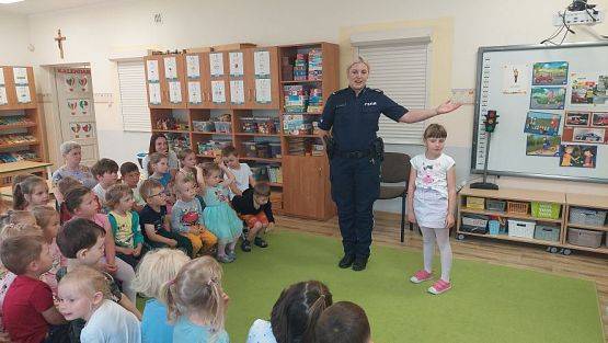 Grafika #12: 15.06.2023 Spotkanie z policjantką nt. " Bezpieczne wakacje"