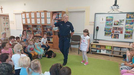 Grafika #13: 15.06.2023 Spotkanie z policjantką nt. " Bezpieczne wakacje"