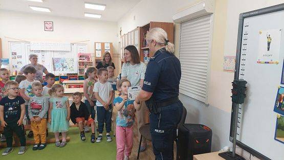 Grafika #15: 15.06.2023 Spotkanie z policjantką nt. " Bezpieczne wakacje"
