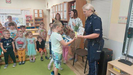 Grafika #16: 15.06.2023 Spotkanie z policjantką nt. " Bezpieczne wakacje"