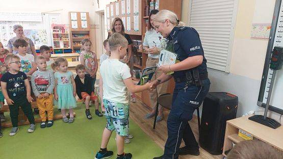 Grafika #17: 15.06.2023 Spotkanie z policjantką nt. " Bezpieczne wakacje"