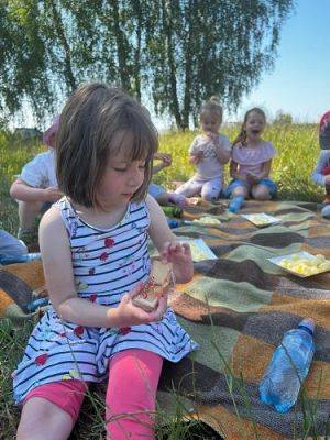 Grafika #25: 07.06.2023 Piknik i sesja zdjęciowa na łące - Grupa I