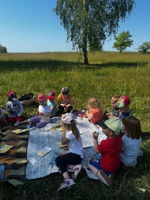 Grafika #28: 07.06.2023 Piknik i sesja zdjęciowa na łące - Grupa I