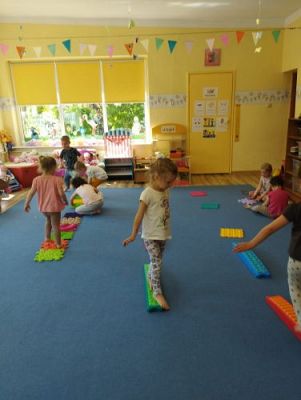 Grafika #1: Move Week - Tor przeszkód i ścieżka sensoryczna -gr I