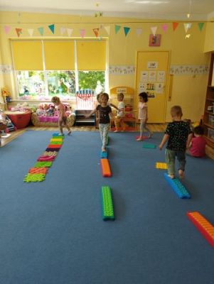 Grafika #4: Move Week - Tor przeszkód i ścieżka sensoryczna -gr I