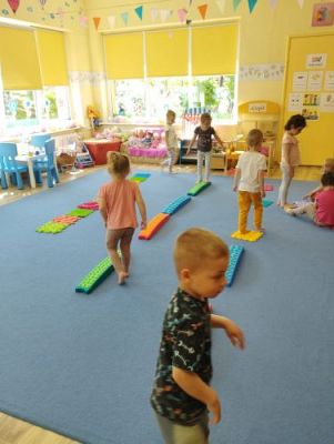 Grafika #7: Move Week - Tor przeszkód i ścieżka sensoryczna -gr I