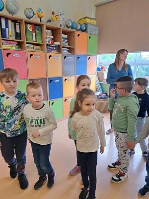 Grafika #6: 16.05.2023 Starszaki z wizytą w Szkole Podstawowej w Wicku