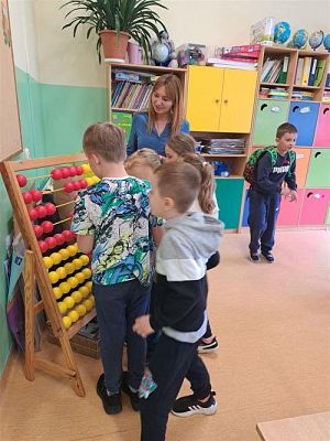 Grafika #8: 16.05.2023 Starszaki z wizytą w Szkole Podstawowej w Wicku