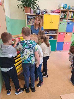 Grafika #9: 16.05.2023 Starszaki z wizytą w Szkole Podstawowej w Wicku