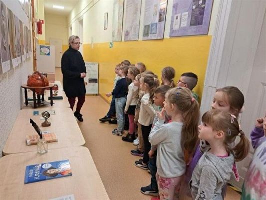 Grafika #12: 16.05.2023 Starszaki z wizytą w Szkole Podstawowej w Wicku