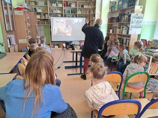 Grafika #35: 16.05.2023 Starszaki z wizytą w Szkole Podstawowej w Wicku