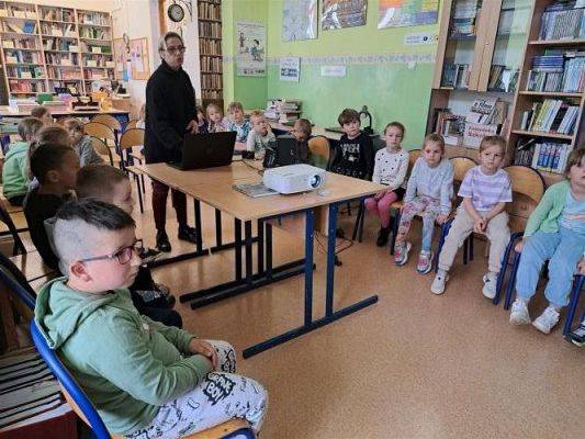 Grafika #37: 16.05.2023 Starszaki z wizytą w Szkole Podstawowej w Wicku