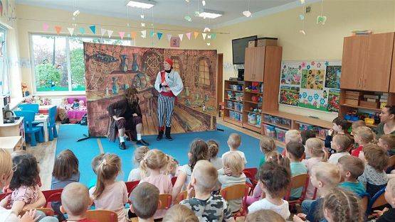 Grafika #6: 16.05.2023 Przedstawienie teatralne pt. "Piraci i wyspa skarbów"