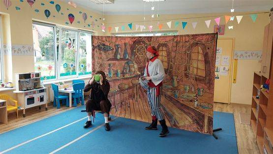 Grafika #10: 16.05.2023 Przedstawienie teatralne pt. "Piraci i wyspa skarbów"