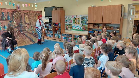 Grafika #14: 16.05.2023 Przedstawienie teatralne pt. "Piraci i wyspa skarbów"