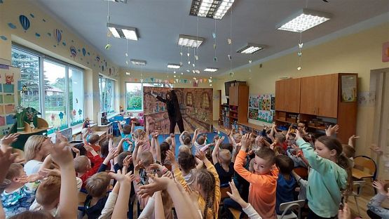 Grafika #15: 16.05.2023 Przedstawienie teatralne pt. "Piraci i wyspa skarbów"