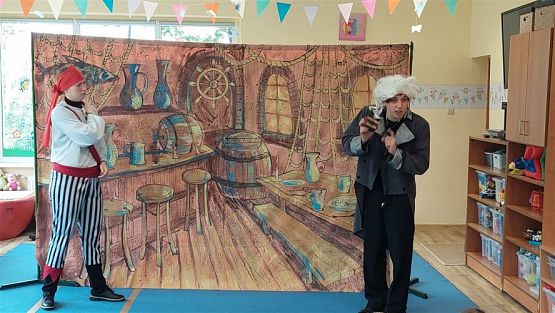 Grafika #24: 16.05.2023 Przedstawienie teatralne pt. "Piraci i wyspa skarbów"