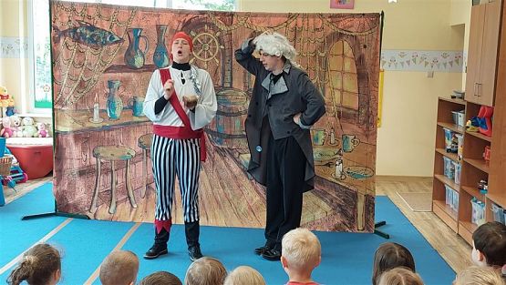 Grafika #25: 16.05.2023 Przedstawienie teatralne pt. "Piraci i wyspa skarbów"