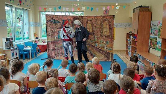 Grafika #26: 16.05.2023 Przedstawienie teatralne pt. "Piraci i wyspa skarbów"