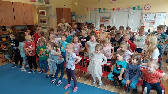 Grafika #29: 16.05.2023 Przedstawienie teatralne pt. "Piraci i wyspa skarbów"