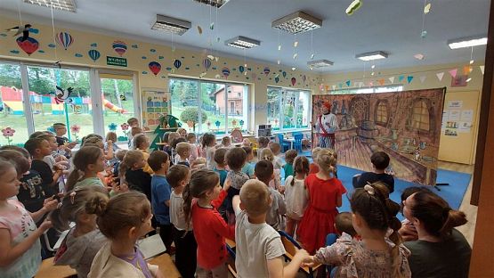 Grafika #30: 16.05.2023 Przedstawienie teatralne pt. "Piraci i wyspa skarbów"