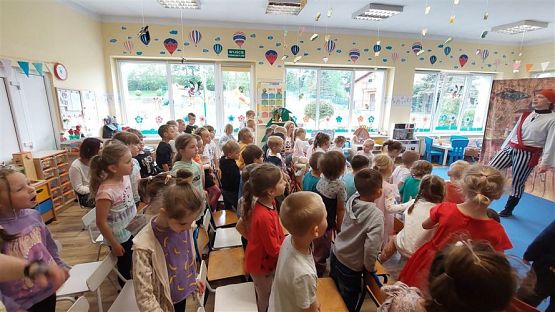 Grafika #31: 16.05.2023 Przedstawienie teatralne pt. "Piraci i wyspa skarbów"