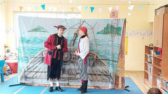 Grafika #39: 16.05.2023 Przedstawienie teatralne pt. "Piraci i wyspa skarbów"