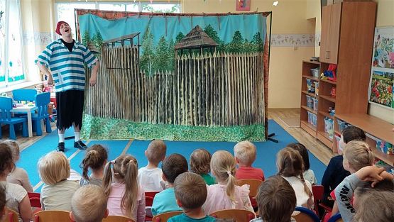 Grafika #44: 16.05.2023 Przedstawienie teatralne pt. "Piraci i wyspa skarbów"