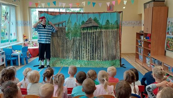 Grafika #45: 16.05.2023 Przedstawienie teatralne pt. "Piraci i wyspa skarbów"