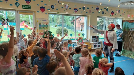 Grafika #46: 16.05.2023 Przedstawienie teatralne pt. "Piraci i wyspa skarbów"