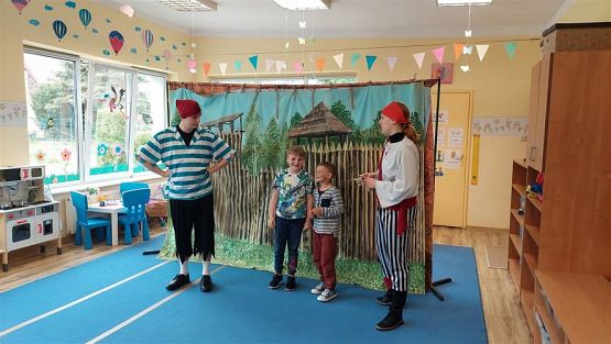 Grafika #47: 16.05.2023 Przedstawienie teatralne pt. "Piraci i wyspa skarbów"