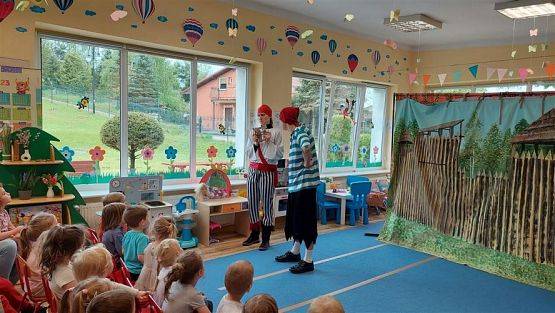 Grafika #53: 16.05.2023 Przedstawienie teatralne pt. "Piraci i wyspa skarbów"