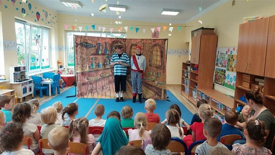 Grafika #58: 16.05.2023 Przedstawienie teatralne pt. "Piraci i wyspa skarbów"