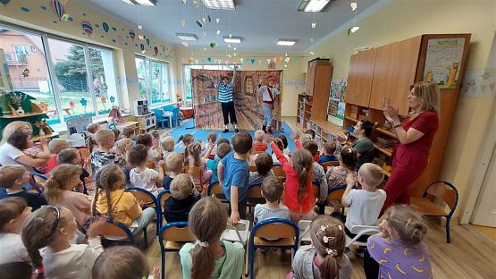 Grafika #60: 16.05.2023 Przedstawienie teatralne pt. "Piraci i wyspa skarbów"