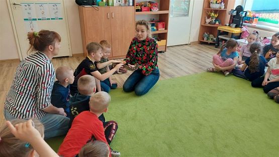 Grafika #42: 12.05.2023 Poznajemy gady - Spotkanie z Panią Edytą