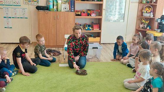 Grafika #65: 12.05.2023 Poznajemy gady - Spotkanie z Panią Edytą