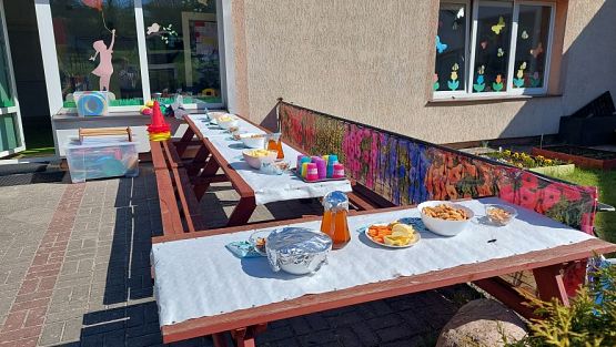 Grafika #1: 10.05.2023 Fotorelacja z zabaw sportowych z Seniorami