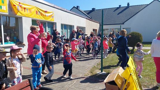 Grafika #11: 10.05.2023 Fotorelacja z zabaw sportowych z Seniorami