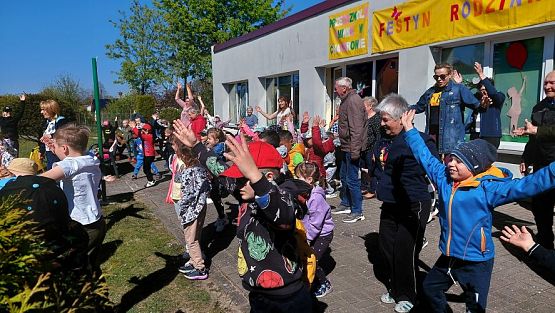 Grafika #16: 10.05.2023 Fotorelacja z zabaw sportowych z Seniorami