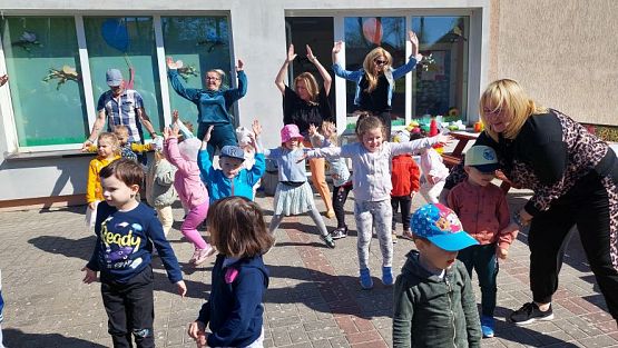 Grafika #17: 10.05.2023 Fotorelacja z zabaw sportowych z Seniorami